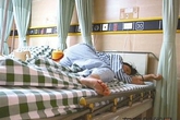 Học sinh lớp 4 đánh cô giáo đến nhập viện Học sinh lớp 4 đánh cô giáo đến nhập viện