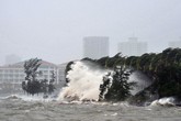 Siêu bão mạnh nhất năm 2015 đang hướng về Đông Á Siêu bão mạnh nhất năm 2015 đang hướng về Đông Á