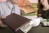 Đàn ông là cái máy ATM? Đàn ông là cái máy ATM?