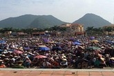 Biển người theo dõi phiên xử kẻ hiếp dâm rồi sát hại em họ Biển người theo dõi phiên xử kẻ hiếp dâm rồi sát hại em họ