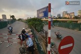 Hà Nội: Người dân bỡ ngỡ trong những ngày đầu tiên cấm đường Bưởi Hà Nội: Người dân bỡ ngỡ trong những ngày đầu tiên cấm đường Bưởi