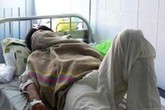 Nam sinh tự cắt phăng "của quý" để loại bỏ ham muốn Nam sinh tự cắt phăng "của quý" để loại bỏ ham muốn