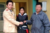 Hà Nội: Đi tìm mẹ, bé gái lạc trên đường cao tốc Hà Nội: Đi tìm mẹ, bé gái lạc trên đường cao tốc