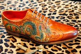 Chàng trai Việt làm giày bespoke tại Canada Chàng trai Việt làm giày bespoke tại Canada