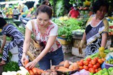 Hàng Trung Quốc về nhiều, giá vẫn cao Hàng Trung Quốc về nhiều, giá vẫn cao