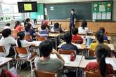 Phẫn nộ cô giáo phạt học sinh uống nước rửa chén Phẫn nộ cô giáo phạt học sinh uống nước rửa chén