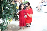 Con gái Lưu Hương Giang xinh như thiên thần ra phố cùng mẹ Con gái Lưu Hương Giang xinh như thiên thần ra phố cùng mẹ