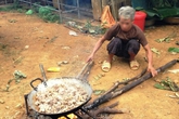 Bố nghi can thảm sát Yên Bái: 'Tôi chịu tiếng có thằng con trời đánh' Bố nghi can thảm sát Yên Bái: 'Tôi chịu tiếng có thằng con trời đánh'