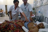 Nạn nhân sống sót trong mưa lũ chưa biết 8 người thân đã tử nạn Nạn nhân sống sót trong mưa lũ chưa biết 8 người thân đã tử nạn