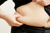 Những nguy hiểm không ngờ của việc ăn tối muộn Những nguy hiểm không ngờ của việc ăn tối muộn