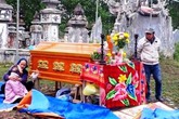 Phát hiện thi thể thầy giáo đã phân hủy trong tư thế treo cổ Phát hiện thi thể thầy giáo đã phân hủy trong tư thế treo cổ
