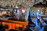 Ngắm quán bar xa xỉ được trang trí bằng... đô la Ngắm quán bar xa xỉ được trang trí bằng... đô la