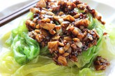 Bắp cải luộc sốt tỏi lạ miệng Bắp cải luộc sốt tỏi lạ miệng