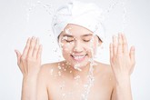 Những sai lầm khi rửa mặt hầu như ai cũng mắc phải Những sai lầm khi rửa mặt hầu như ai cũng mắc phải