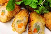 Thăn heo cuộn rau củ chiên xù Thăn heo cuộn rau củ chiên xù