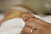 Chuyện khó tin về những sản phụ đẻ rơi hi hữu trên ô tô Chuyện khó tin về những sản phụ đẻ rơi hi hữu trên ô tô