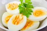 Sai lầm khi luộc trứng gà vô cùng tai hại cần loại bỏ ngay Sai lầm khi luộc trứng gà vô cùng tai hại cần loại bỏ ngay