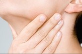 Nên làm gì khi bị hóc xương cá? Nên làm gì khi bị hóc xương cá?