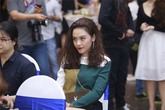 Vợ Thanh Bùi dùng túi xách che bụng giữa tin đồn bầu bí Vợ Thanh Bùi dùng túi xách che bụng giữa tin đồn bầu bí