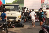Hãi hùng ô tô "điên" đâm hàng loạt xe máy tại trạm xăng Hãi hùng ô tô "điên" đâm hàng loạt xe máy tại trạm xăng
