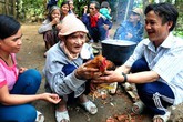 Cha con “người rừng” ở Quảng Ngãi bây giờ ra sao? Cha con “người rừng” ở Quảng Ngãi bây giờ ra sao?