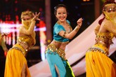 Sững sờ vẻ đẹp đời thường của thí sinh múa bụng 12 tuổi Sững sờ vẻ đẹp đời thường của thí sinh múa bụng 12 tuổi