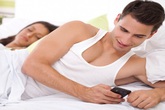 Bí mật của cặp đôi nhờ em gái chăm “bồ” Bí mật của cặp đôi nhờ em gái chăm “bồ”