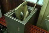Con trai dẫn bạn về nhà trộm két sắt một tỷ đồng Con trai dẫn bạn về nhà trộm két sắt một tỷ đồng