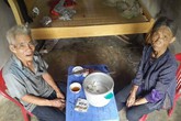 Cụ ông 76 tuổi lầm lũi nuôi vợ và con trai tâm thần Cụ ông 76 tuổi lầm lũi nuôi vợ và con trai tâm thần