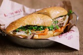 Cơn sốt bánh mỳ kẹp 'sang chảnh' ở Hà Nội Cơn sốt bánh mỳ kẹp 'sang chảnh' ở Hà Nội
