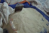 Bột ngọt phế phẩm ố vàng, vón cục, nghi bán cả vào trường mầm non Bột ngọt phế phẩm ố vàng, vón cục, nghi bán cả vào trường mầm non