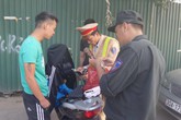 Thanh niên xăm trổ tàng trữ cần sa bị 141 phát hiện Thanh niên xăm trổ tàng trữ cần sa bị 141 phát hiện