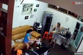 Lắp camera, phát hiện sự thật "động trời" giữa cha và người giúp việc Lắp camera, phát hiện sự thật "động trời" giữa cha và người giúp việc