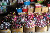 Mỹ phẩm ‘hàng hiệu siêu rẻ’ bán đầy đường Mỹ phẩm ‘hàng hiệu siêu rẻ’ bán đầy đường