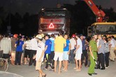 Đi chơi với cô ruột, bé gái 4 tuổi bị xe đầu kéo cán chết Đi chơi với cô ruột, bé gái 4 tuổi bị xe đầu kéo cán chết