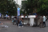 Hà Nội: Cổng chào đổ sập đè trúng 2 vợ chồng Hà Nội: Cổng chào đổ sập đè trúng 2 vợ chồng