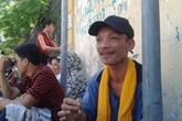 Thi THPT Quốc gia 2015: Miếng giò thiu ngoài phòng thi của mẹ Thi THPT Quốc gia 2015: Miếng giò thiu ngoài phòng thi của mẹ