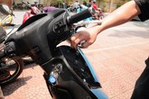 Ăn cắp IC xe máy: 1 phút 'luộc' xong, rồi bán ngay chính chủ Ăn cắp IC xe máy: 1 phút 'luộc' xong, rồi bán ngay chính chủ