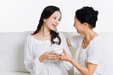 Biếu 2 triệu, mẹ chồng quay ngoắt chê tiền ít Biếu 2 triệu, mẹ chồng quay ngoắt chê tiền ít