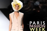 Những bí mật gây sốc phía sau tấm vé mời fashion week Những bí mật gây sốc phía sau tấm vé mời fashion week