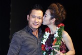 Jennifer Phạm thắm thiết hôn chồng khi đoạt giải đồng Jennifer Phạm thắm thiết hôn chồng khi đoạt giải đồng