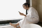 Bí mật của vợ sau cánh cửa phòng tắm Bí mật của vợ sau cánh cửa phòng tắm
