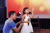 Thái Thùy Linh và ông xã chăm chút cho con gái thi hát Thái Thùy Linh và ông xã chăm chút cho con gái thi hát