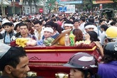 Phía nạn nhân xin giảm án cho 2 bị cáo vụ “quan tài diễu phố” Phía nạn nhân xin giảm án cho 2 bị cáo vụ “quan tài diễu phố”