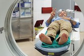 Trần Lập kiểm tra sức khỏe trước khi mổ Trần Lập kiểm tra sức khỏe trước khi mổ