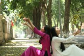 Hà Nội siêu lãng mạn mùa sấu trút lá vàng Hà Nội siêu lãng mạn mùa sấu trút lá vàng