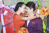 Vợ chồng Dustin Nguyễn không ngại âu yếm Vợ chồng Dustin Nguyễn không ngại âu yếm