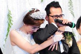 Huỳnh Đông khóc nức nở trong ngày cưới Ái Châu Huỳnh Đông khóc nức nở trong ngày cưới Ái Châu
