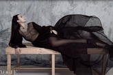 Huyền Ny 'ngực trần' táo bạo trên Vogue Ý Huyền Ny 'ngực trần' táo bạo trên Vogue Ý