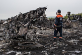 Tìm thấy thêm các phần thi thể nạn nhân MH17 Tìm thấy thêm các phần thi thể nạn nhân MH17